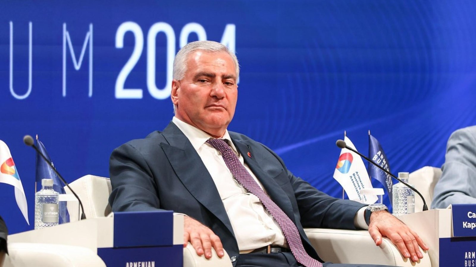 Самвел Карапетян, российско-армянский миллиардер и основатель группы «Ташир», на Армянском бизнес-форуме. Фото: Hetq