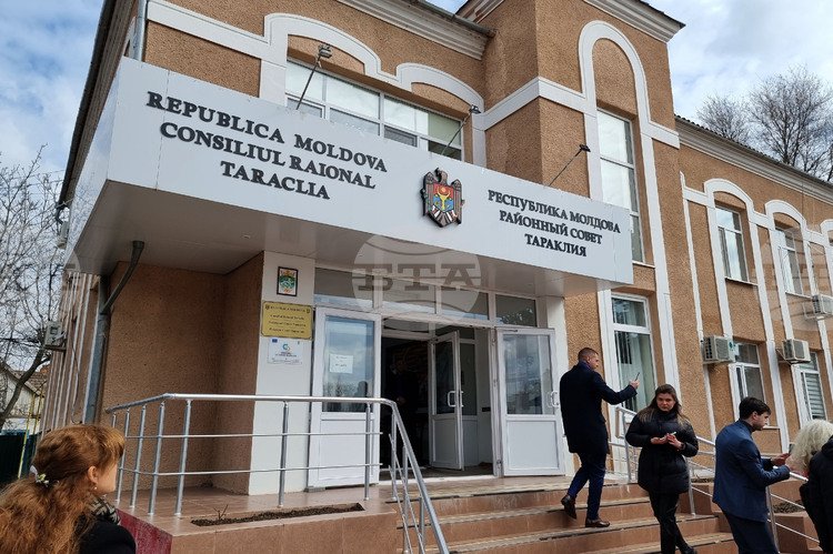 Taraclia Regional Council building with bilingual Romanian/Russian signage - directly relevant as Taraclia district opposes the reform