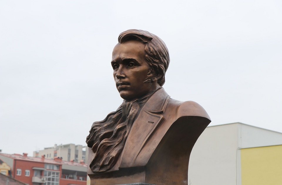 Бронзовый бюст Тараса Шевченко, украинского поэта и национального героя