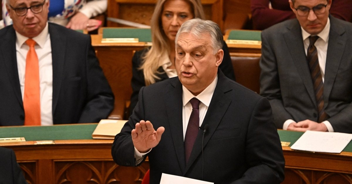 Премьер-министр Венгрии Виктор Орбан выступает в венгерском парламенте
