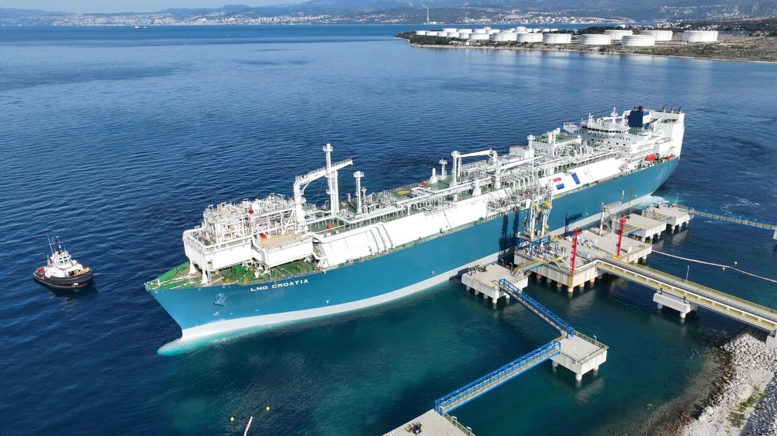 СПГ-терминал LNG Croatia на острове Крк — плавучее хранилище у причала. Фото: Balkan Insight