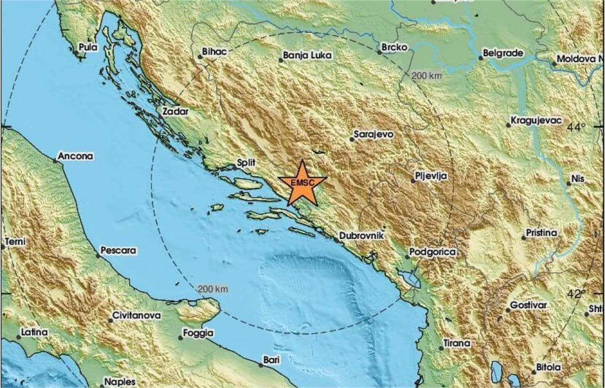 EMSC regional map with orange star marking earthquake epicenter near Split/Pljevija