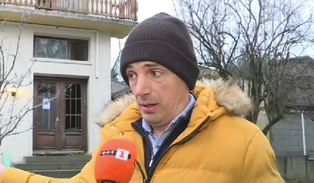 Мэр Бистрицы даёт интервью СМИ после поджога его дома