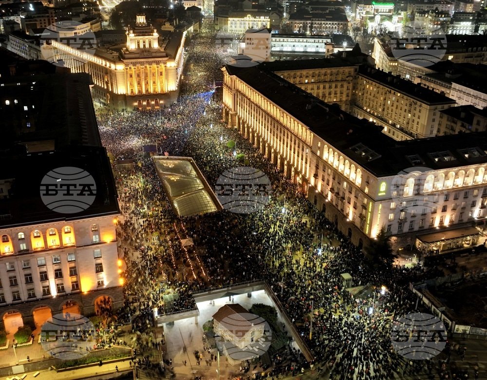 Массовый антиправительственный протест в центре Софии, аэросъёмка, декабрь 2025