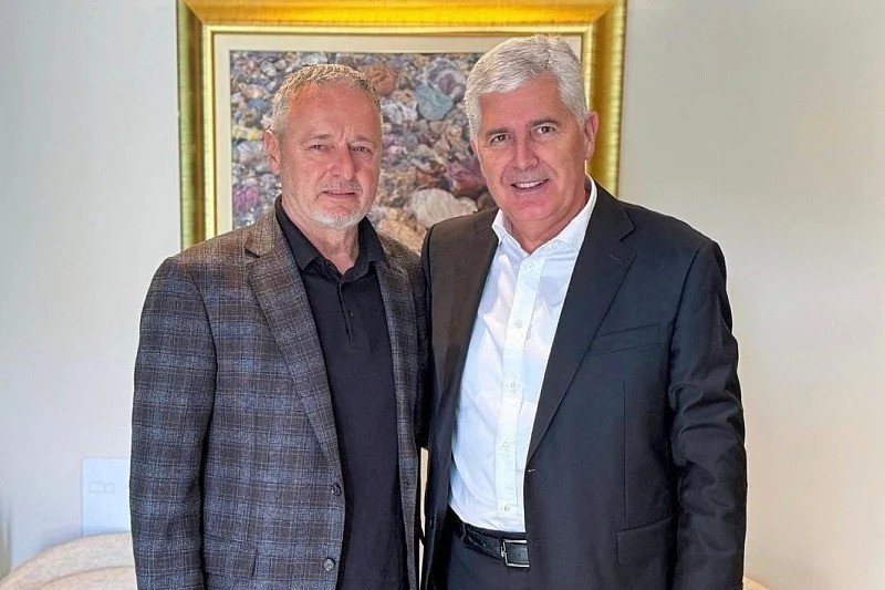 Thompson and Dragan Čović meeting after the concert