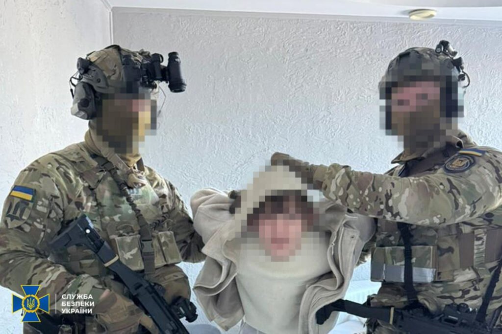 Молдова и Украина раскрыли сеть киллеров под руководством ФСБ Сотрудники СБУ задерживают подозреваемого по делу о подготовке убийств