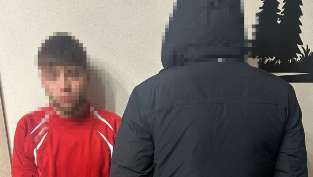 Поджог сельсовета на Буковине: ГРУ вербовало иностранцев через Telegram Задержанные иностранцы, подозреваемые в поджоге сельсовета на Буковине