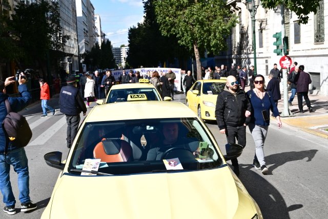 Афины без такси: трёхдневная забастовка против электрификации