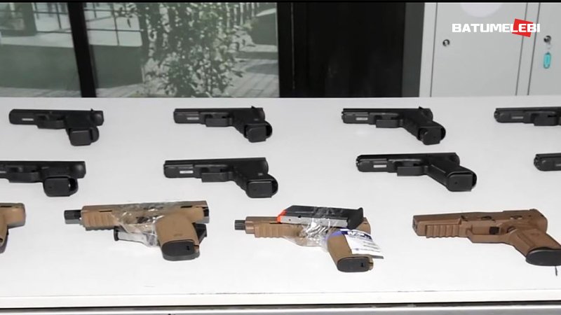 На границе с Турцией задержан россиянин с арсеналом из 13 пистолетов