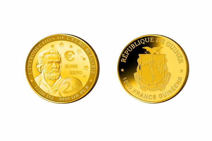 Обе стороны золотой монеты Гвинеи — аверс с портретом и символом евро, реверс с гербом Республики Гвинея