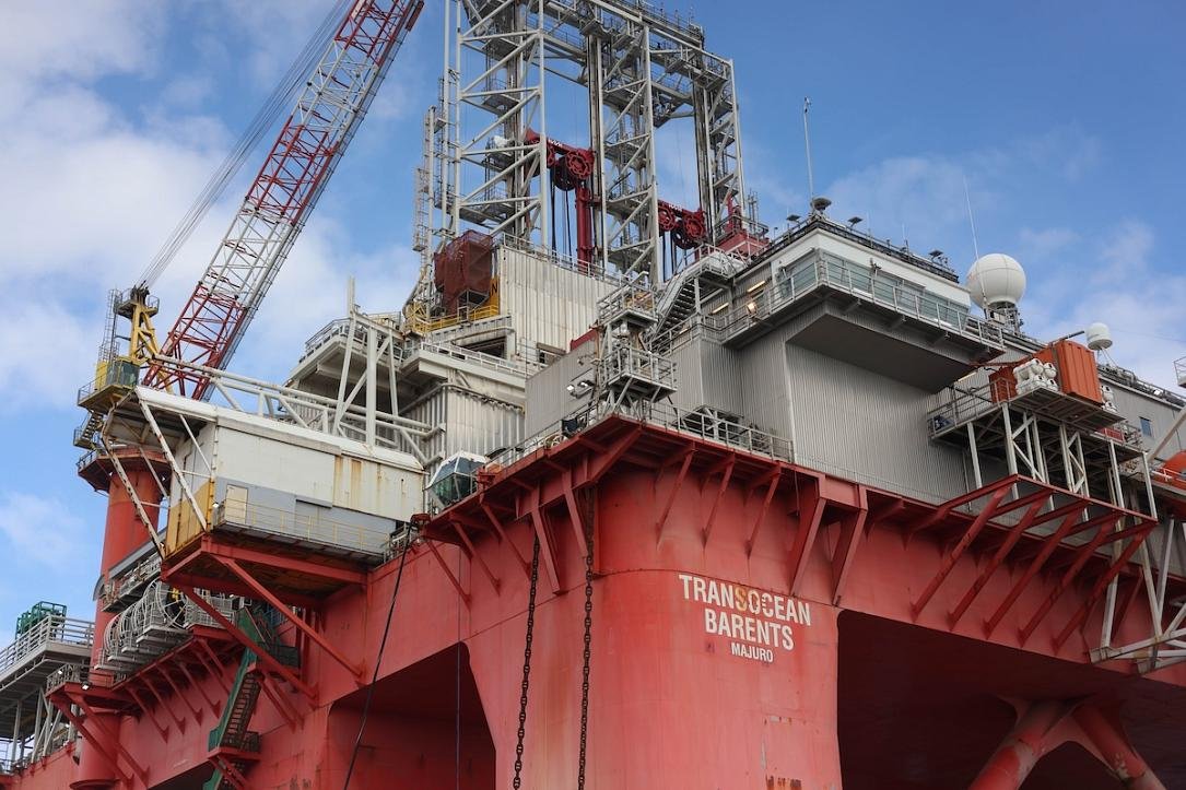 Полупогружная буровая платформа Transocean Barents для глубоководной добычи газа