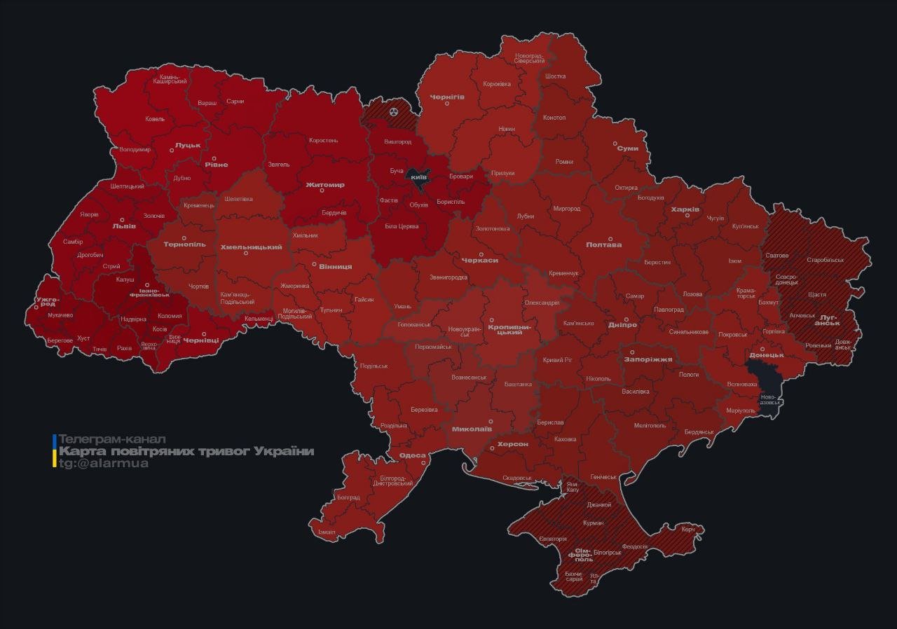 Air raid alert map of Ukraine showing all regions in red during the massive combined attack