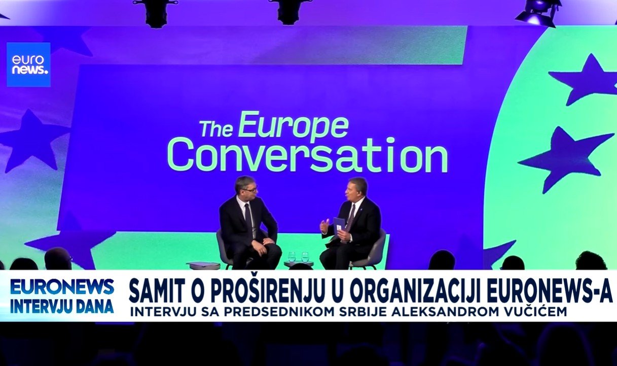 Скриншот интервью Euronews с президентом Сербии Александром Вучичем на мероприятии 'The Europe Conversation' — демонстрация связей Euronews с балканскими лидерами