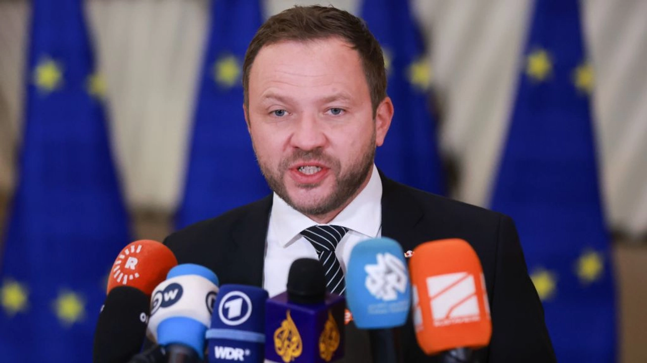 Глава МИД Эстонии Маргус Цахкна на пресс-конференции ЕС