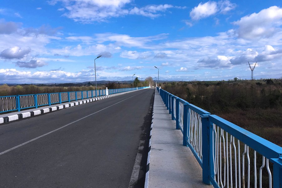 Мост через реку Ингури на границе Грузии и Абхазии