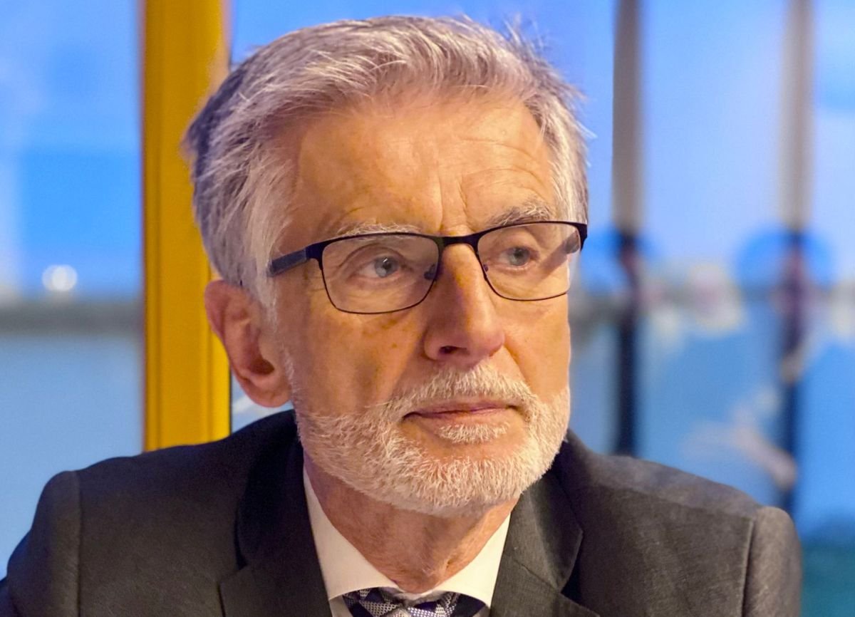 Петер Вайсс, словацкий дипломат и политический комментатор, портрет