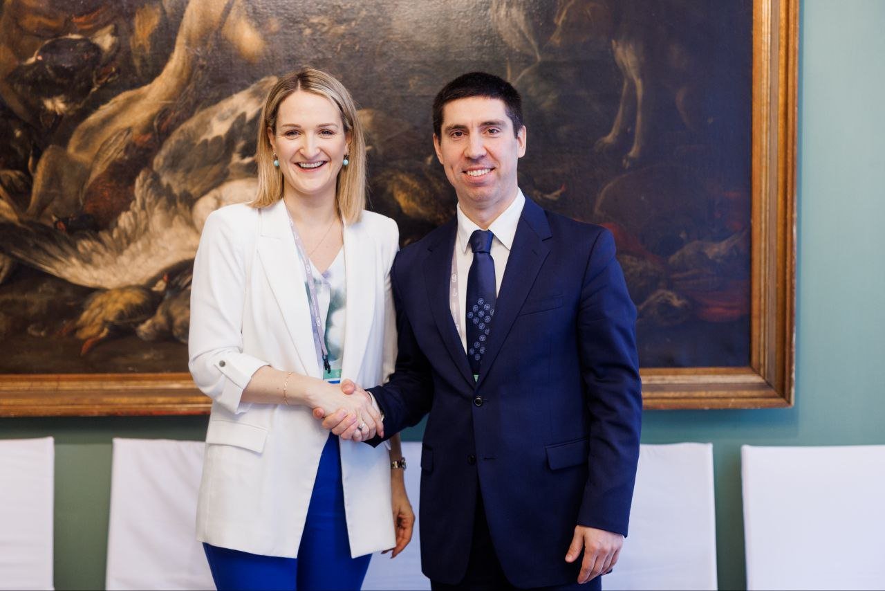 Foreign Affairs Minister Mihai Popsoi diplomatic handshake at bilateral meeting