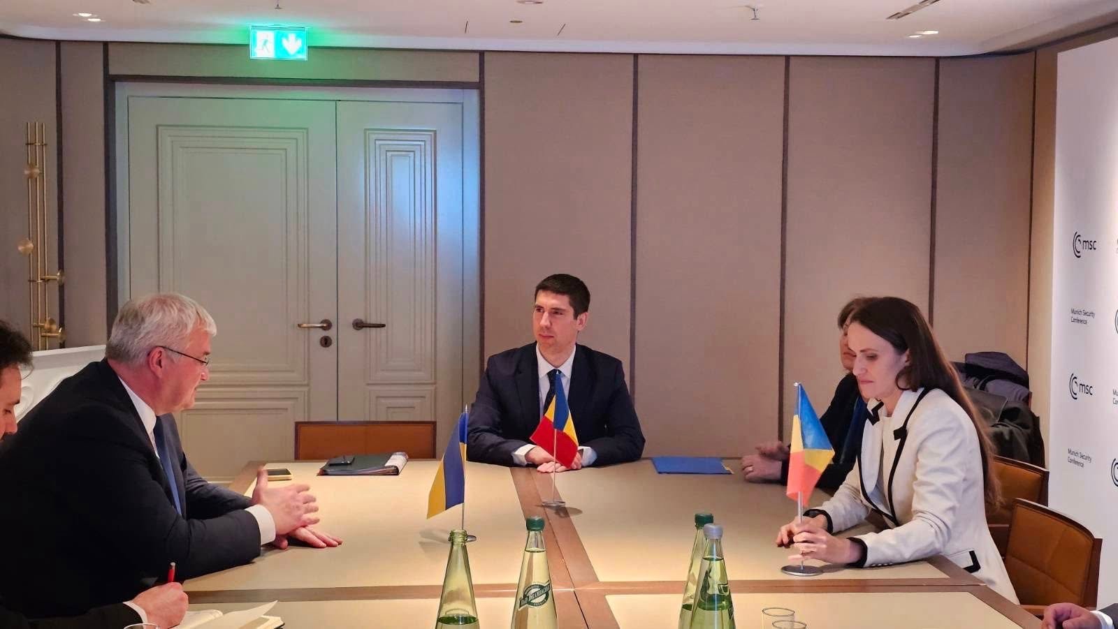 Trilateral meeting (Moldova-Ukraine-Romania) at Munich Security Conference with national flags