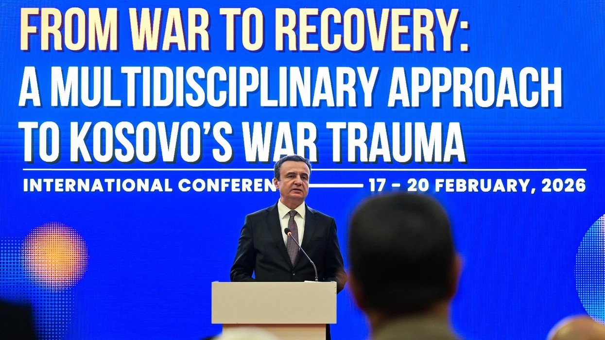 Премьер-министр Альбин Курти выступает на международной конференции «От войны к восстановлению» по военной травме Косово