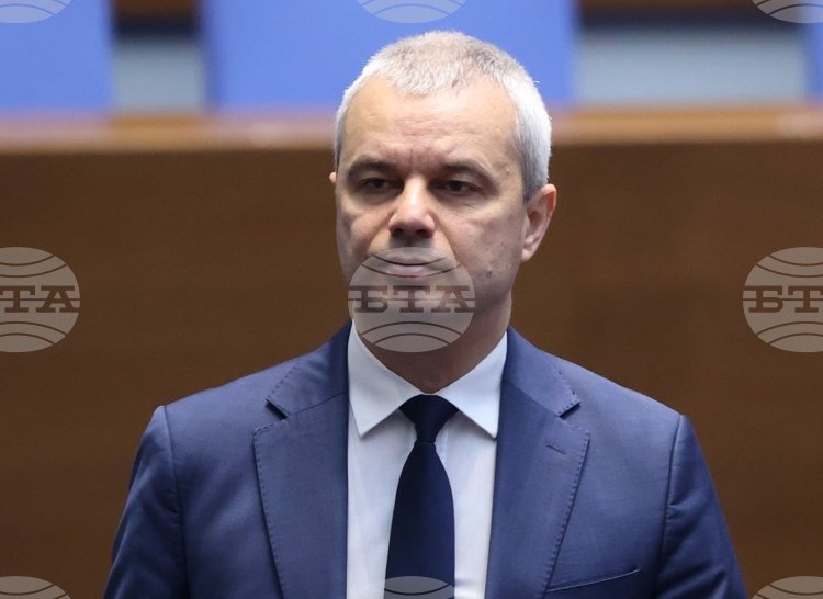 Лидер партии «Възраждане» на парламентском заседании