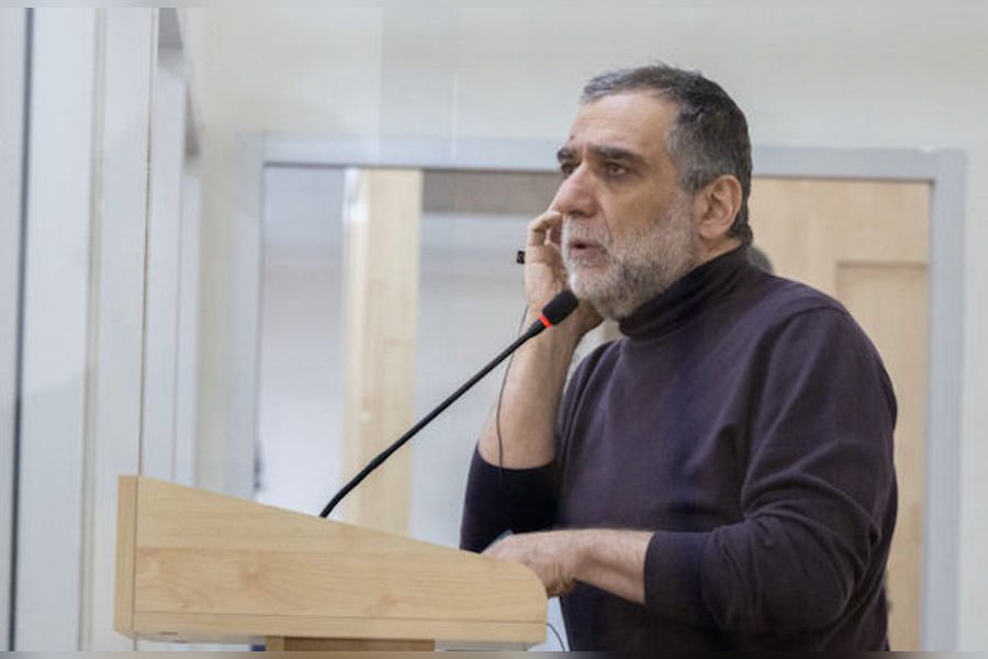 Рубен Варданян выступает на трибуне