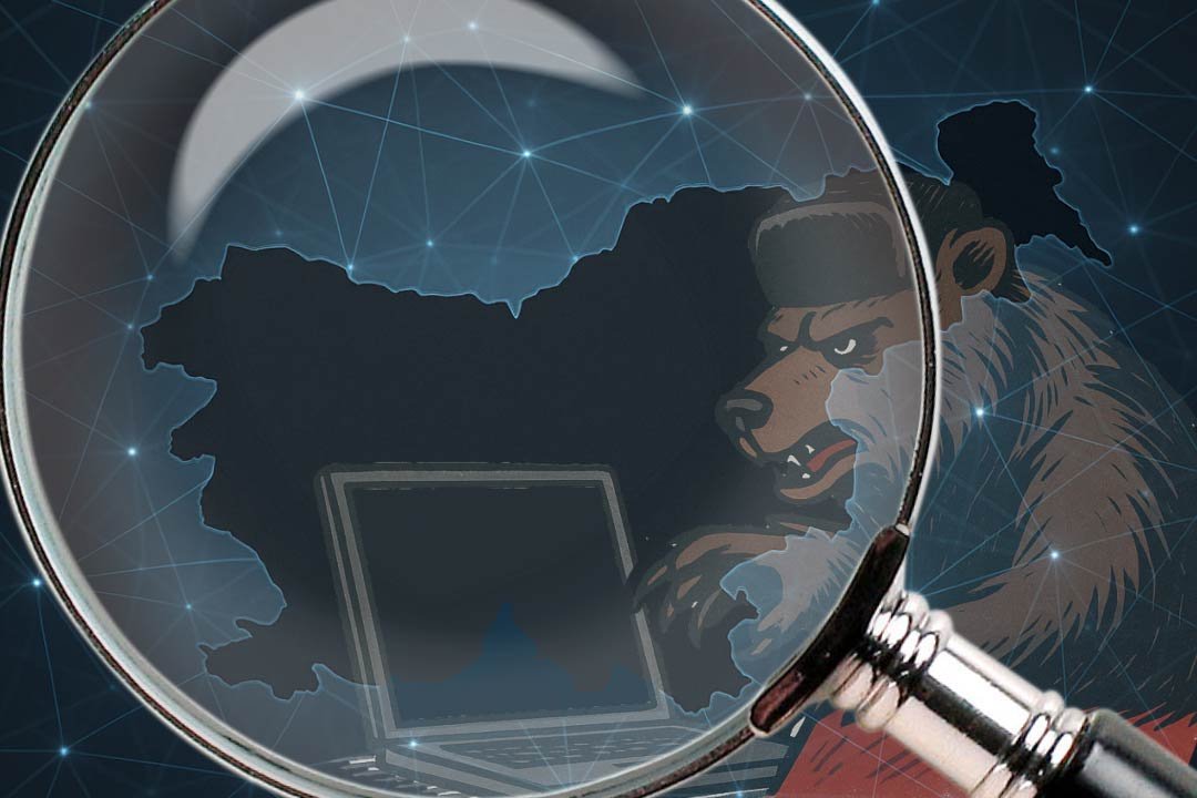 Иллюстрация: российский медведь с лупой над картой Словении и ноутбуком — метафора кибер-шпионажа и информационных манипуляций. Фото: Insight News Media