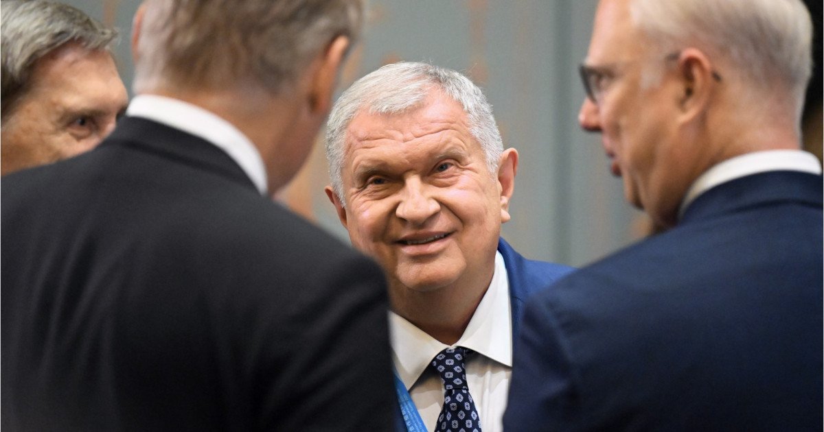 Игорь Сечин, глава Роснефти, на деловой конференции