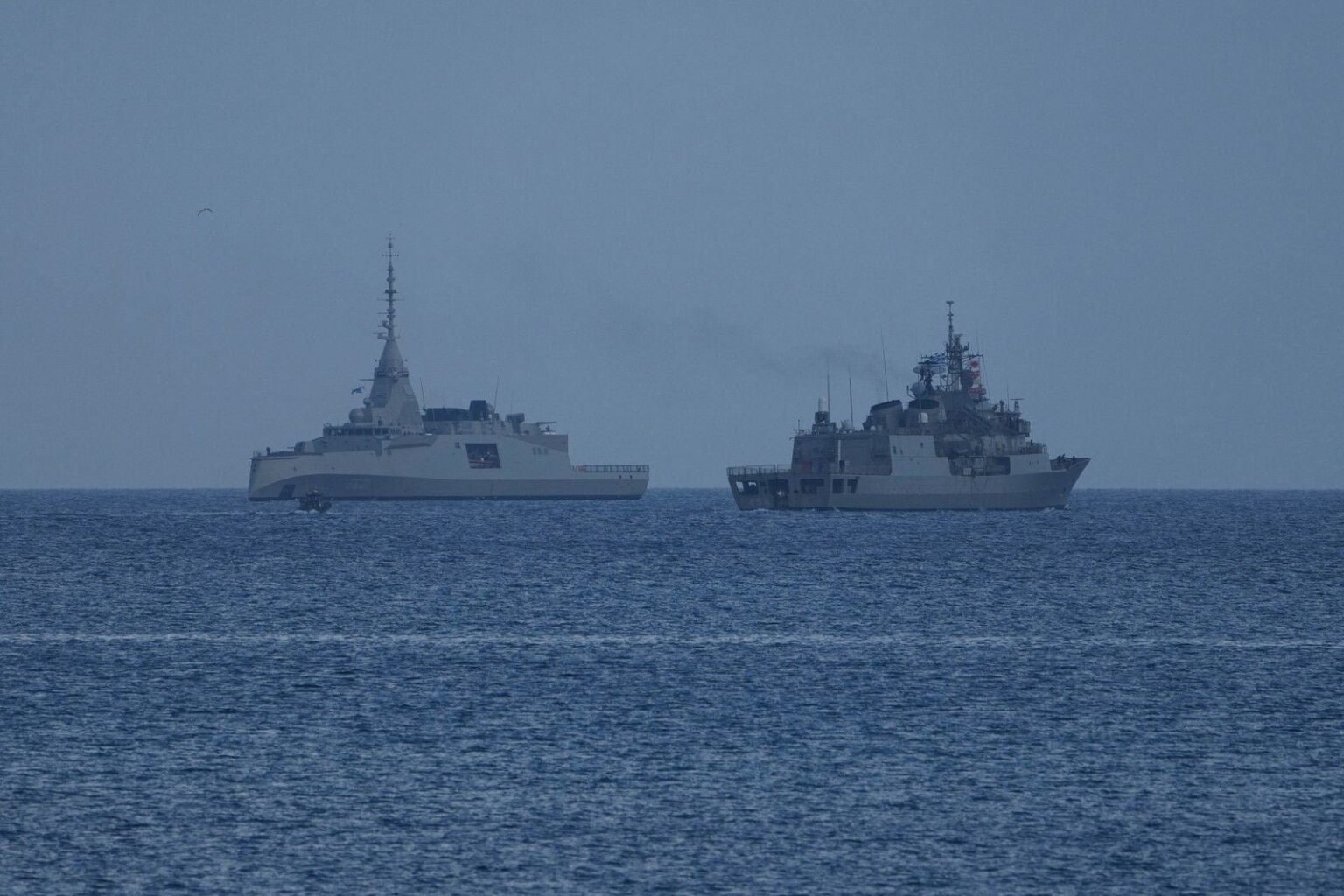 Греческие фрегаты в открытом море во время патрулирования в Восточном Средиземноморье