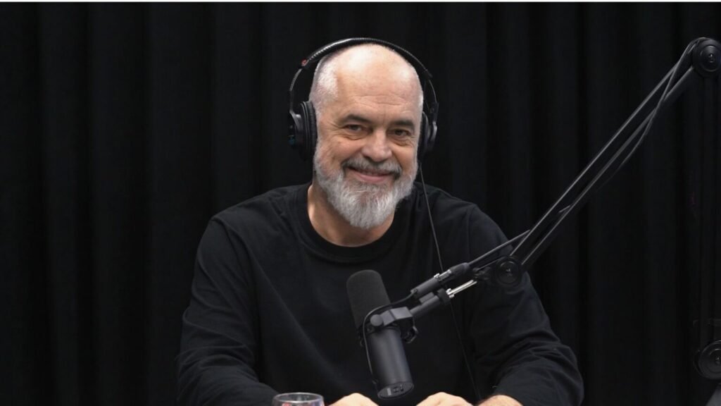 Премьер-министр Албании Эди Рама во время записи подкаста «Flasim». Эди Рама, премьер-министр Албании. Фото: Albeu