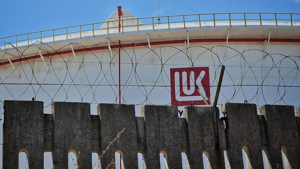 Нефтехранилище «Лукойл» за колючей проволокой — объекты российского нефтегиганта в Болгарии