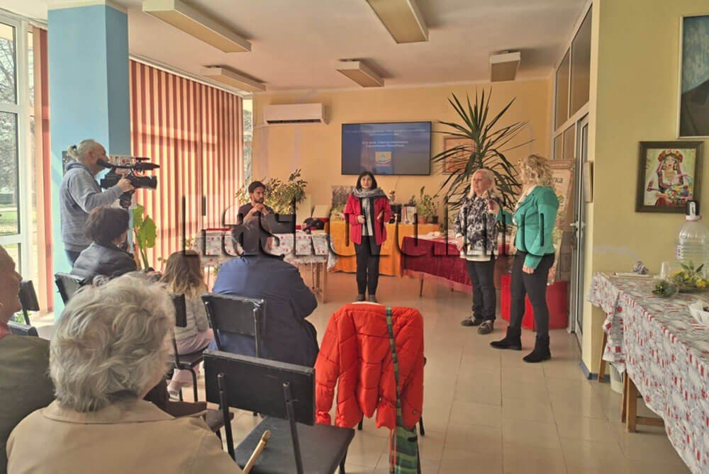 В болгарском селе открыли «Библиотеку семян» для старых сортов Открытие «Библиотеки семян» в селе Книжовник — организаторы представляют инициативу перед жителями и журналистами в читалище «Изгрев — 1900»