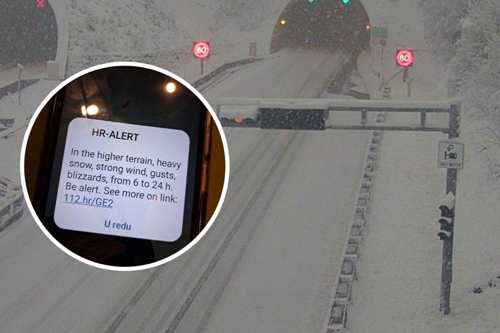 Снегопад парализовал дороги Хорватии: фуры не могут проехать к морю Заснеженная автомагистраль в Хорватии и экстренное оповещение HR-ALERT о сильном снегопаде и метели
