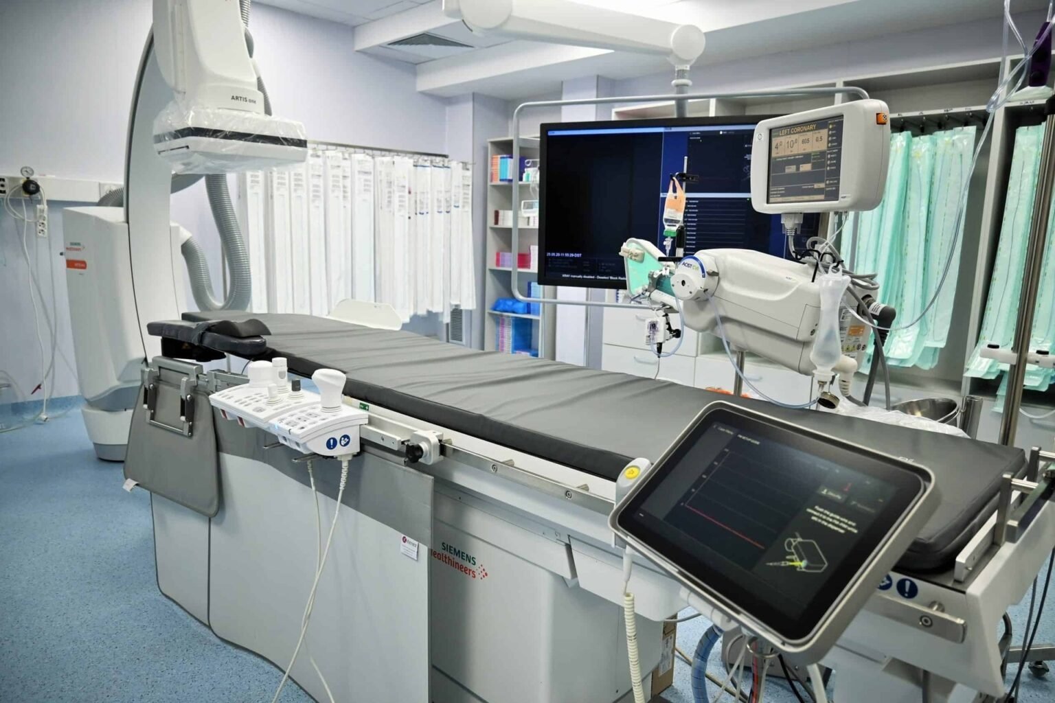 Пловдив стал центром уникальных кардиопроцедур юга Болгарии Современная ангиографическая лаборатория с оборудованием Siemens в отделении инвазивной кардиологии УМБАЛ «Свети Георги» в Пловдиве