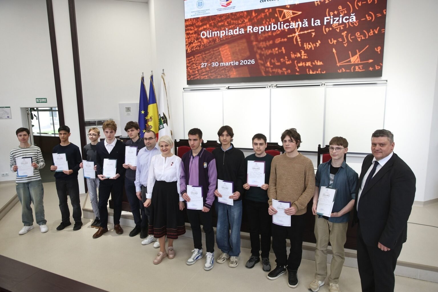 40 школьников награждены на олимпиаде по физике в Молдове Призёры Республиканской олимпиады по физике с дипломами на церемонии награждения в Кишинёве