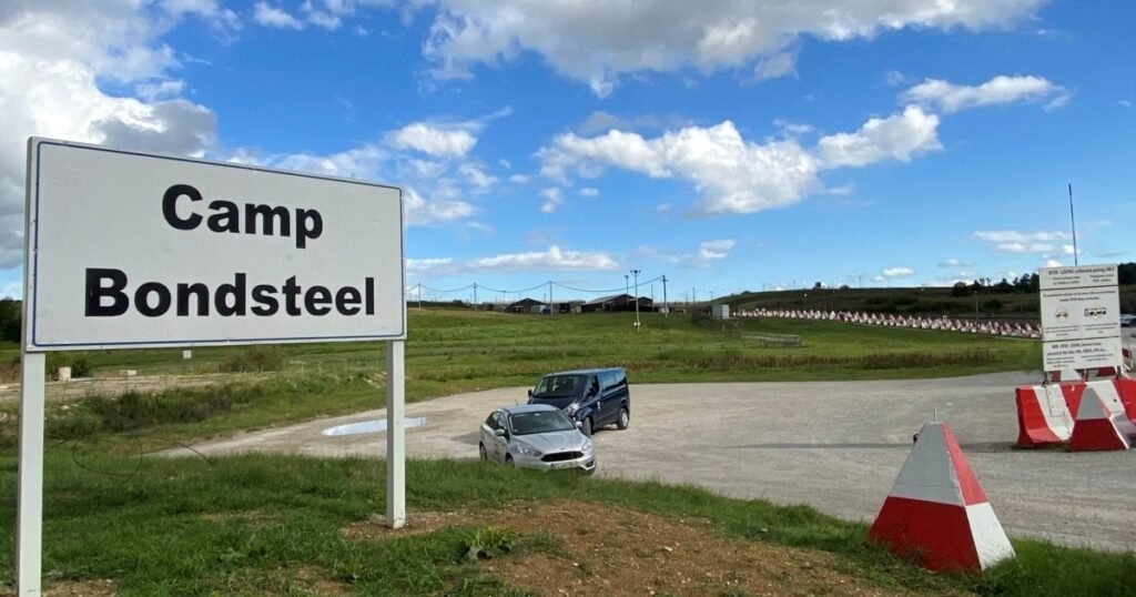 После ударов по Ирану сербские Telegram-каналы распространяют координаты базы Бондстил Въезд на базу Кэмп Бондстил с контрольно-пропускным пунктом в Косово. Фото: Unknown