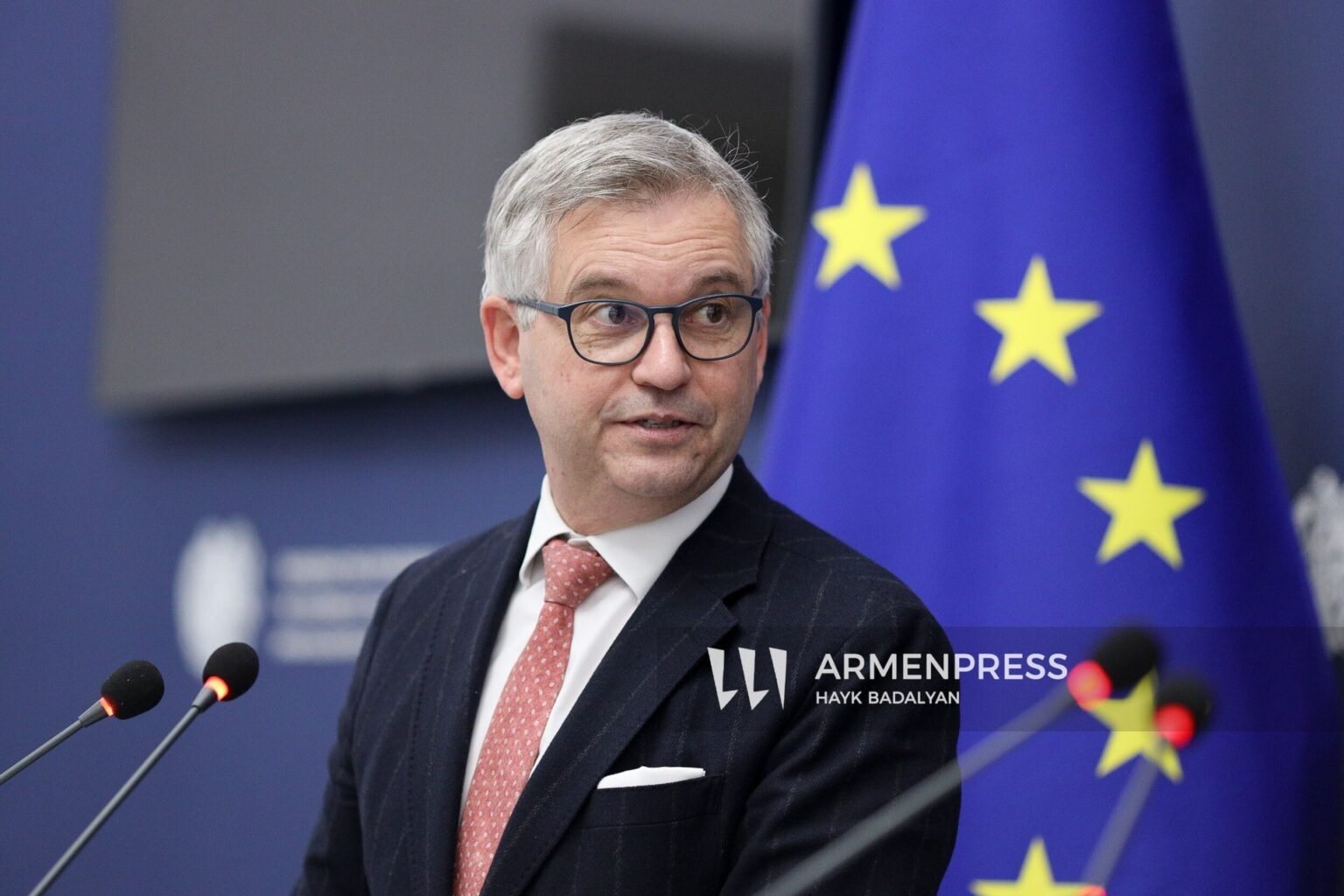 Армения и ЕС: от партнёрства к безвизу за два года Еврокомиссар Магнус Бруннер на пресс-конференции в Ереване