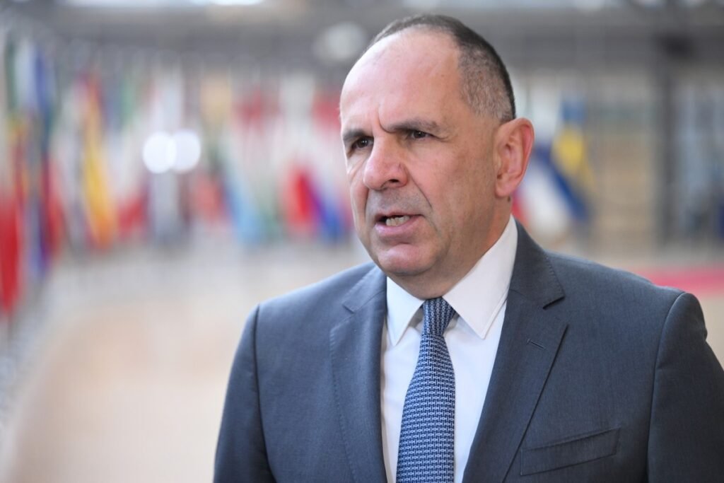 Министр иностранных дел Греции Георгос Герапетритис на заседании Совета ЕС по иностранным делам в Брюсселе