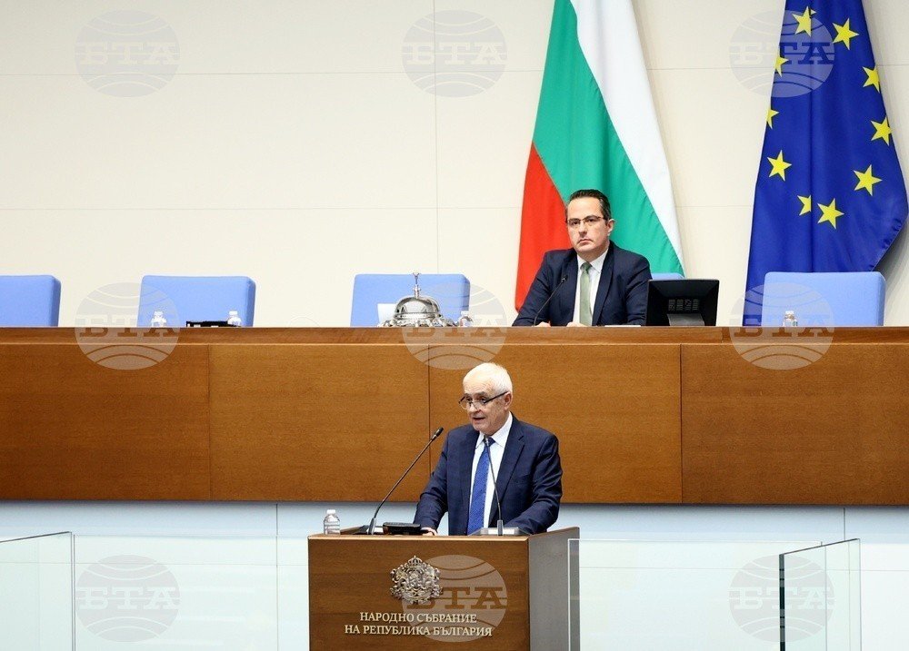 Defense Minister Tagarev speaking at Bulgarian Parliament podium with Bulgarian and EU flags. Фото: БТА (Bulgarian Telegraph Agency)