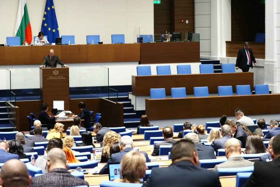 Пленарное заседание Народного собрания Болгарии, на котором обсуждались конституционные поправки. Фото: Mediapool.bg