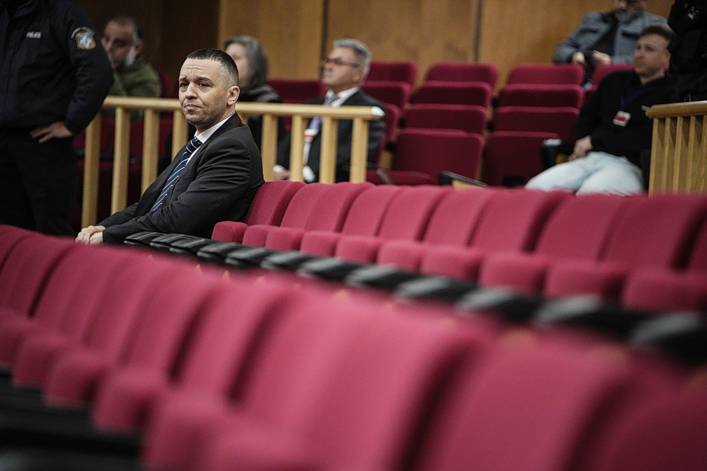 Илиас Касидиарис, один из осуждённых лидеров «Хриси Авги», в зале суда