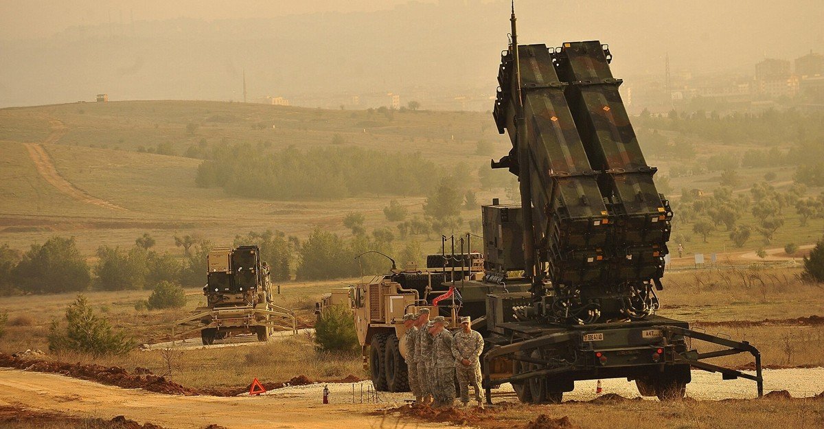 Зенитный ракетный комплекс Patriot на боевой позиции — Греция передислоцировала свои системы ПВО для защиты воздушного пространства Болгарии