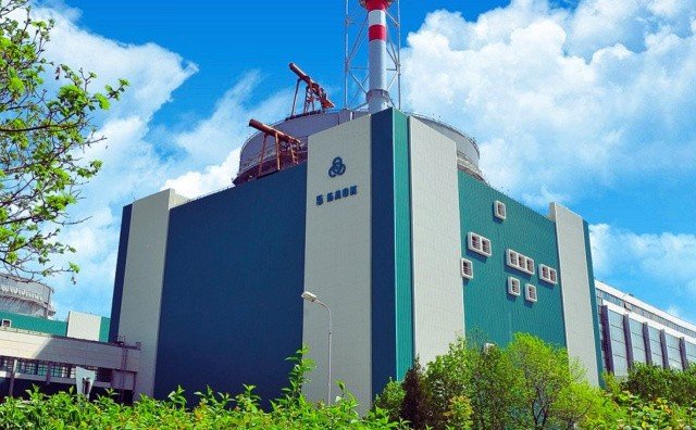 Здание 5-го энергоблока АЭС «Козлодуй» — один из двух действующих реакторов станции