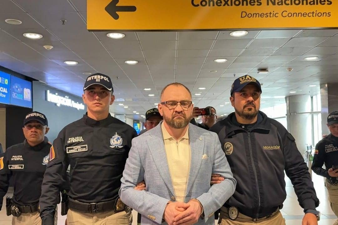 Задержание Дениса Алимова сотрудниками ИНТЕРПОЛ в международном аэропорту Боготы, Колумбия