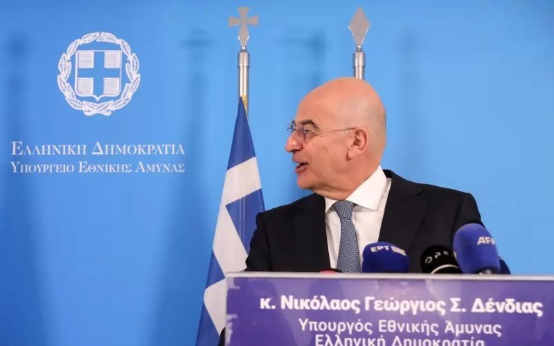 Министр обороны Греции Никос Дендиас выступает на пресс-конференции в Министерстве национальной обороны Греции