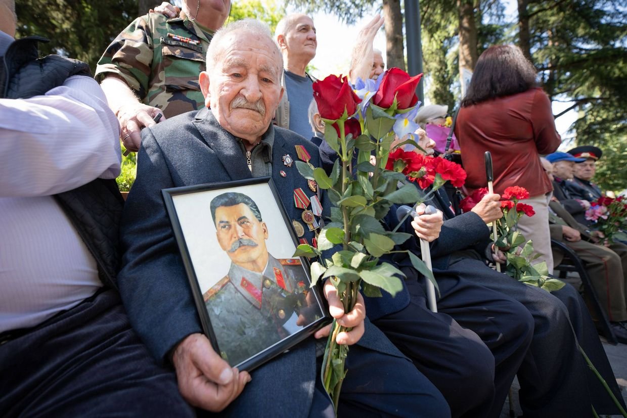 Georgian WWII veteran holds photo of Stalin