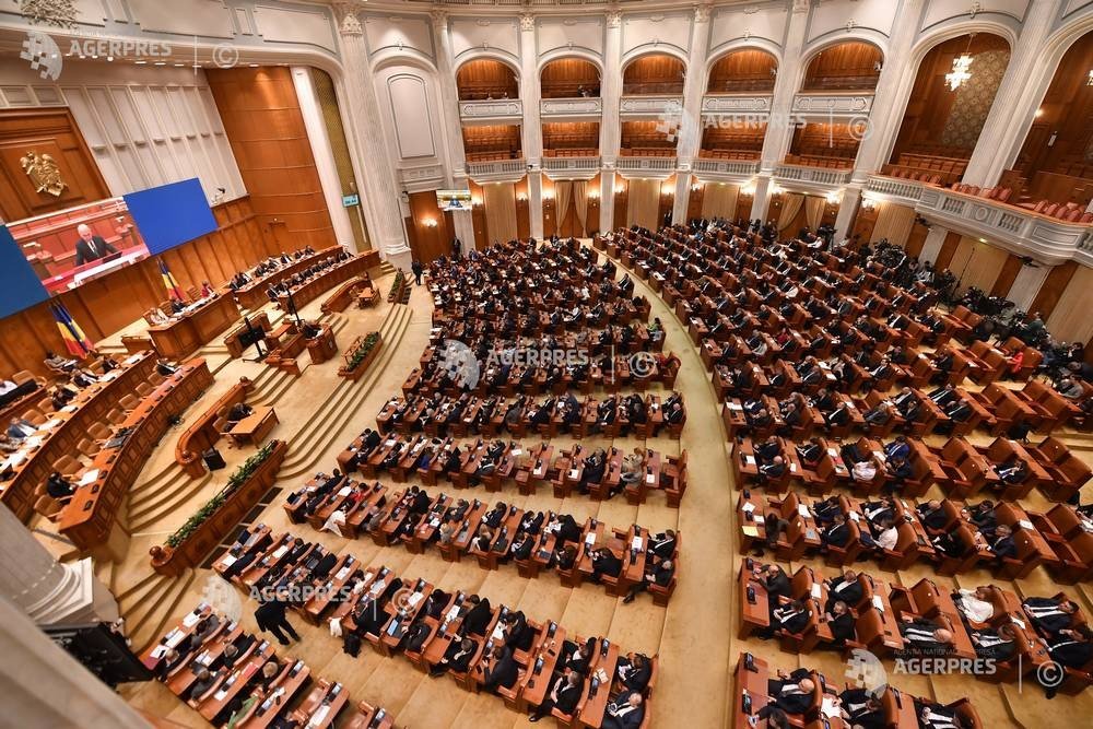 Пленарный зал Палаты депутатов Румынии во время заседания — именно в день бюджетных дебатов сайт парламента подвергся DDoS-атаке