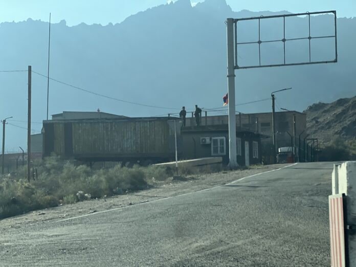 Armenia-Iran border checkpoint at Meghri with mountains in background. Фото: The Armenian Mirror-Spectator