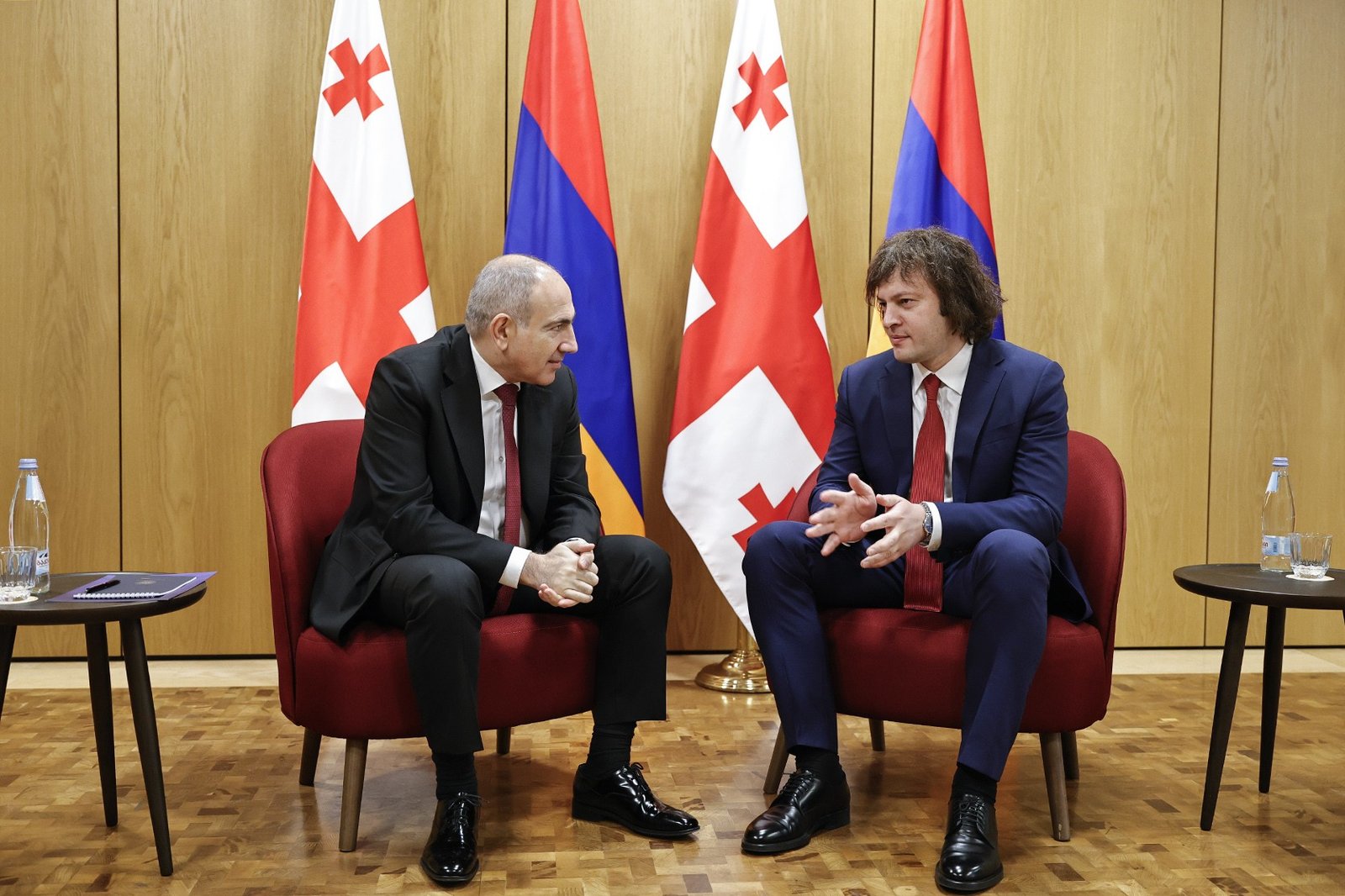 Пашинян и премьер-министр Грузии на двусторонней встрече