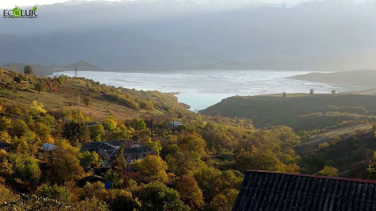 Село вблизи Арцваникского хвостохранилища в Сюникской области — жители живут в непосредственной близости от горнодобывающих отходов