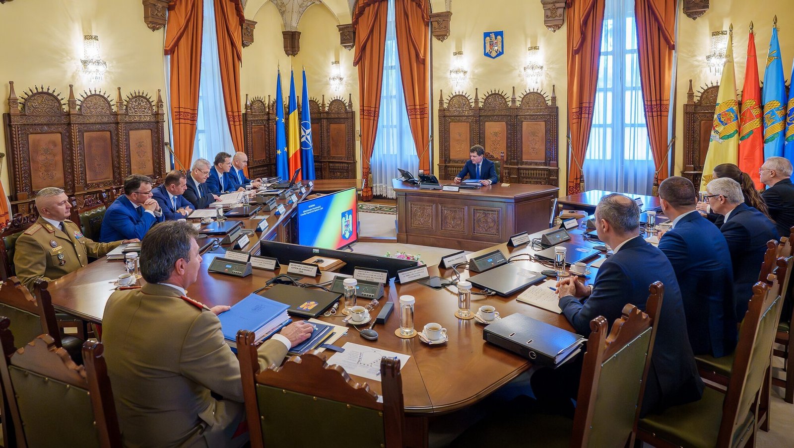 Заседание Высшего совета национальной обороны (CSAT) Румынии во дворце Котрочень в Бухаресте